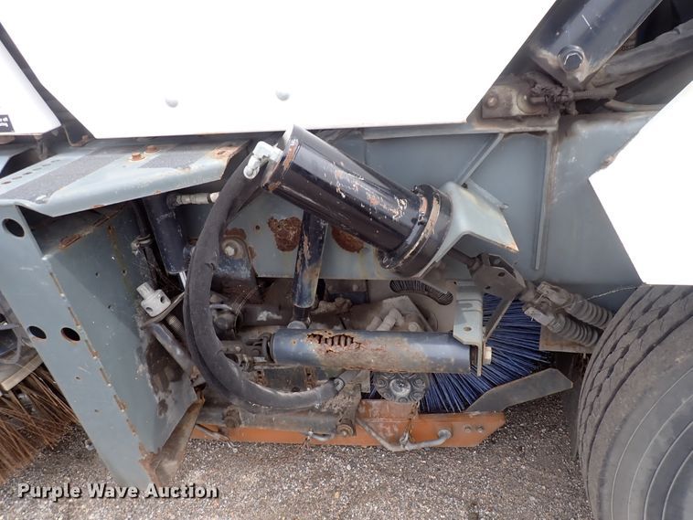 image for item DJ5601 2015 Global M3  street sweeper