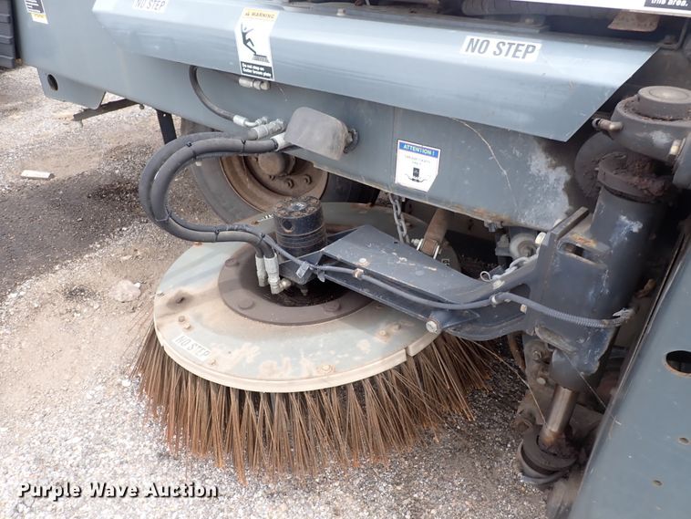 image for item DJ5601 2015 Global M3  street sweeper