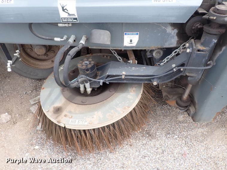 image for item DJ5601 2015 Global M3  street sweeper
