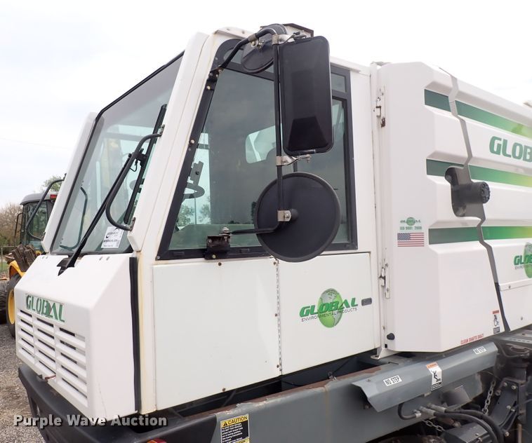 image for item DJ5601 2015 Global M3  street sweeper