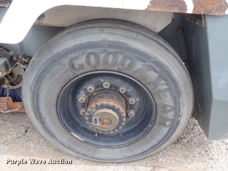 image for item DJ5601 2015 Global M3  street sweeper