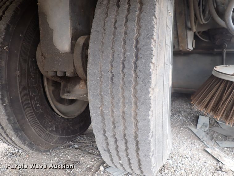 image for item DJ5601 2015 Global M3  street sweeper