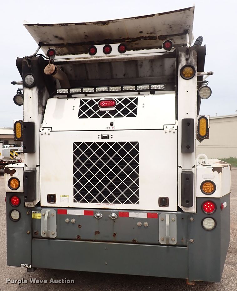 image for item DJ5602 2015 Global M3  street sweeper