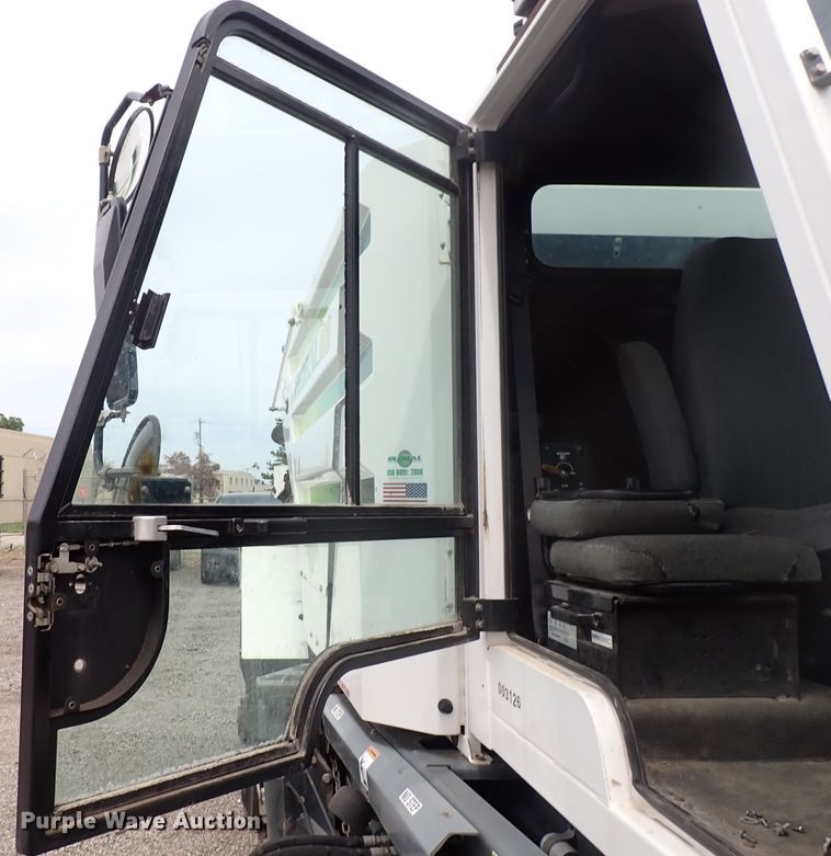 image for item DJ5602 2015 Global M3  street sweeper