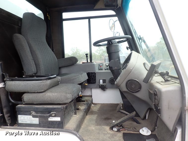 image for item DJ5602 2015 Global M3  street sweeper