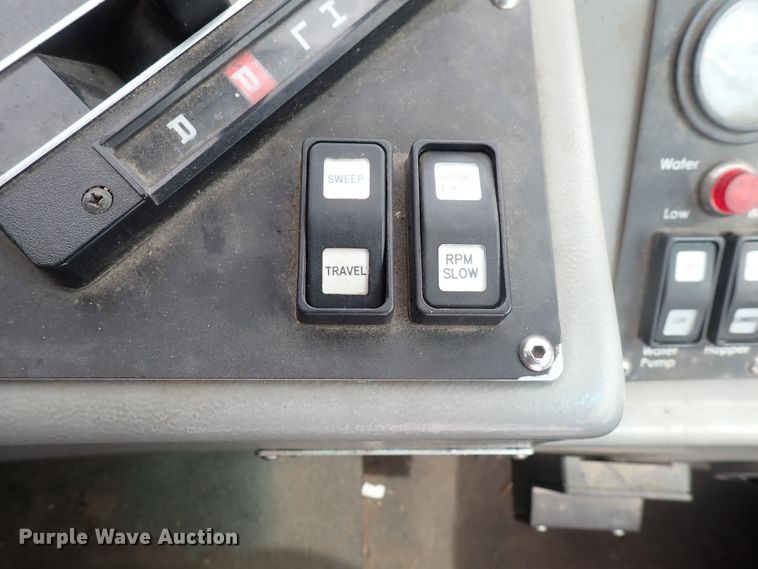 image for item DJ5602 2015 Global M3  street sweeper