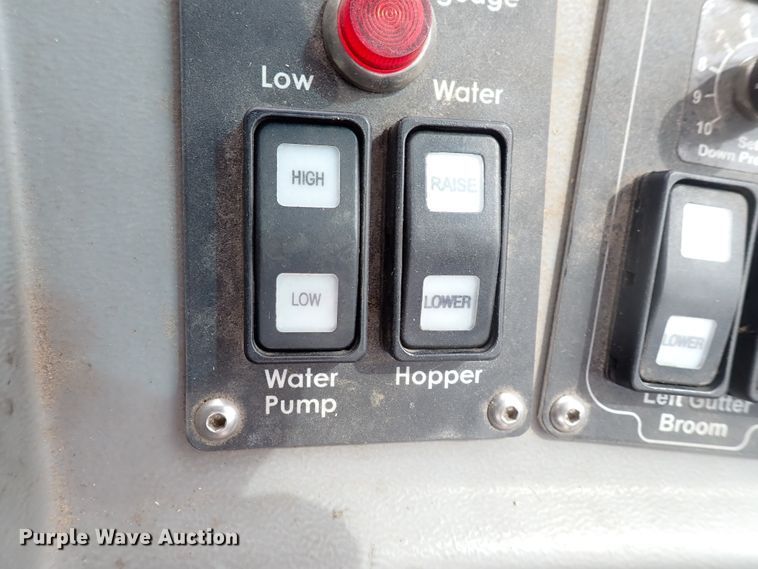 image for item DJ5602 2015 Global M3  street sweeper