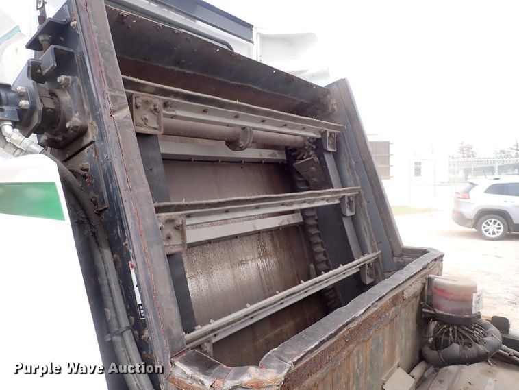 image for item DJ5602 2015 Global M3  street sweeper