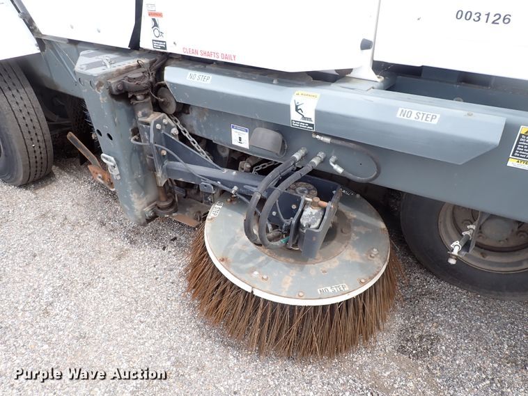 image for item DJ5602 2015 Global M3  street sweeper