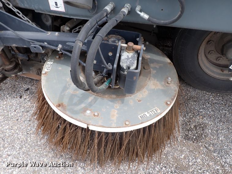 image for item DJ5602 2015 Global M3  street sweeper
