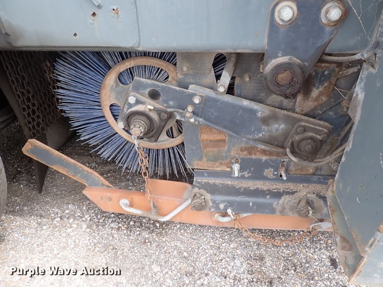 image for item DJ5602 2015 Global M3  street sweeper