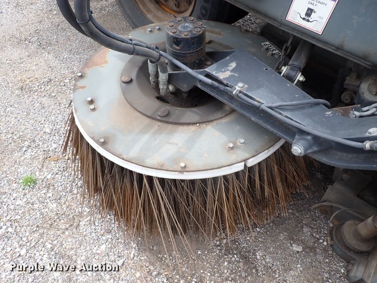 image for item DJ5602 2015 Global M3  street sweeper