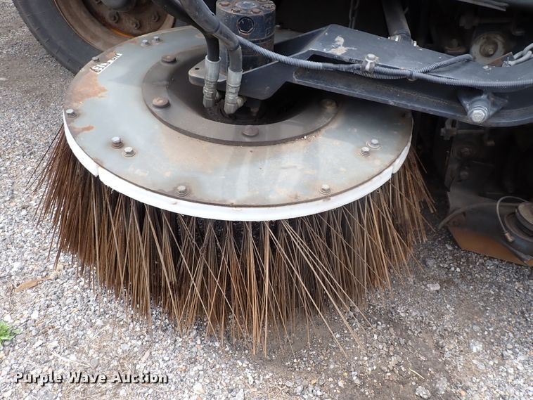 image for item DJ5602 2015 Global M3  street sweeper