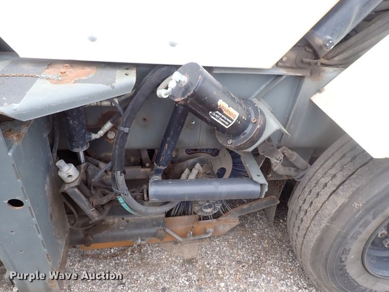 image for item DJ5602 2015 Global M3  street sweeper