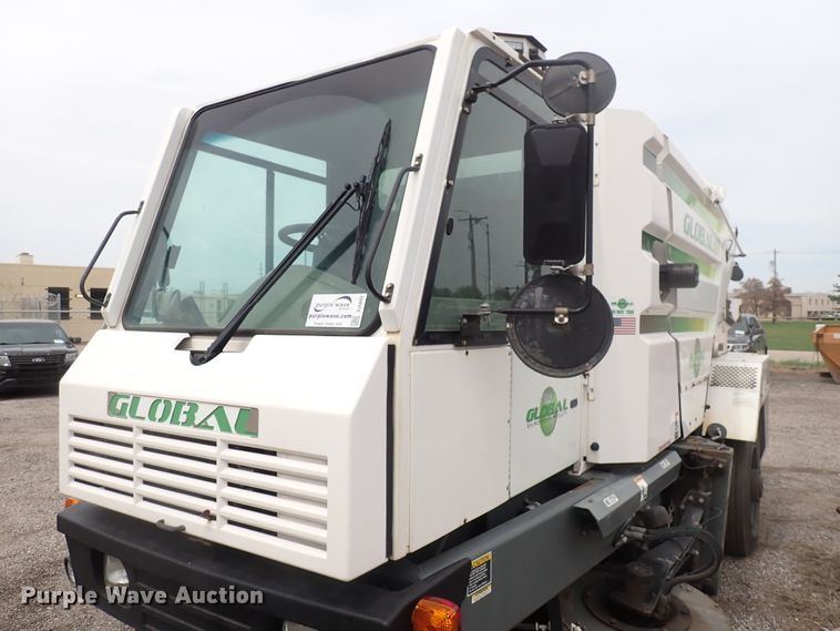 image for item DJ5602 2015 Global M3  street sweeper