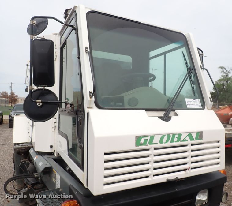 image for item DJ5602 2015 Global M3  street sweeper