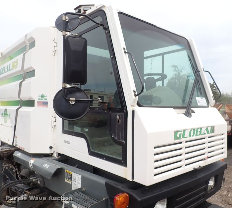 image for item DJ5602 2015 Global M3  street sweeper