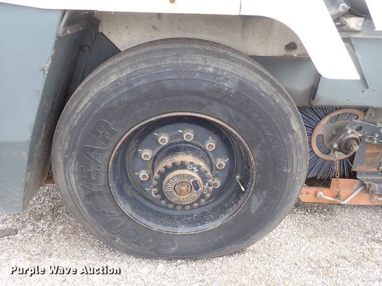 image for item DJ5602 2015 Global M3  street sweeper