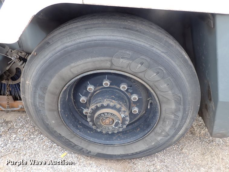 image for item DJ5602 2015 Global M3  street sweeper