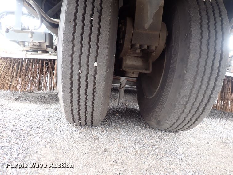 image for item DJ5602 2015 Global M3  street sweeper