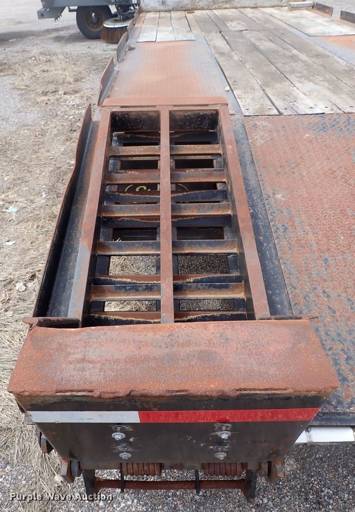 image for item DJ5603 2003 Etnyre CFA-10T  equipment trailer