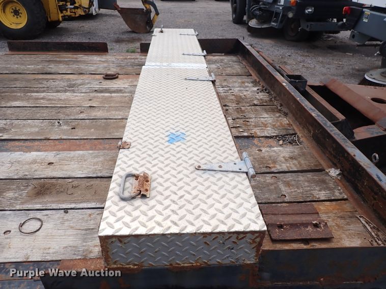 image for item DJ5603 2003 Etnyre CFA-10T  equipment trailer