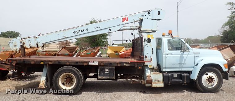 image for item DJ5604 1996 Ford F800  crane truck