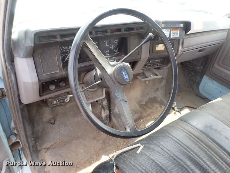 image for item DJ5604 1996 Ford F800  crane truck