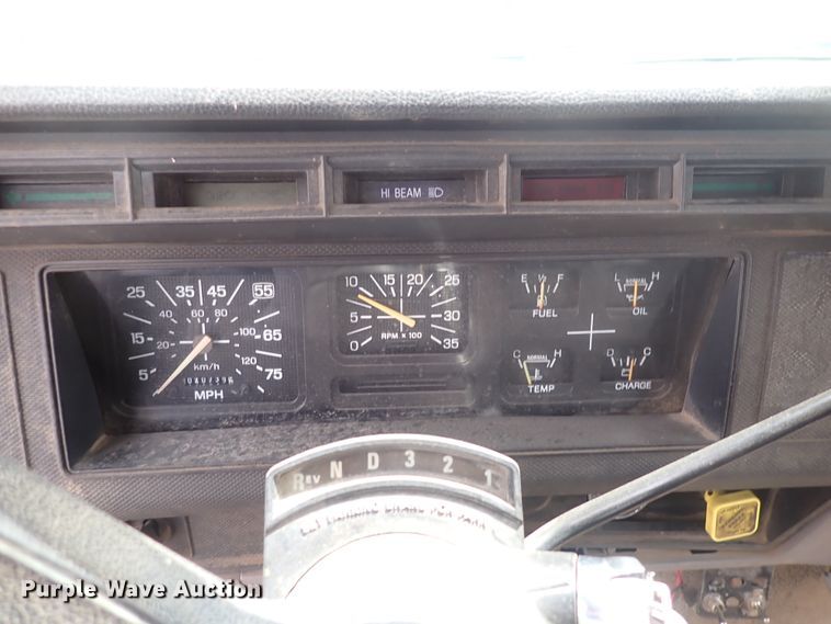 image for item DJ5604 1996 Ford F800  crane truck