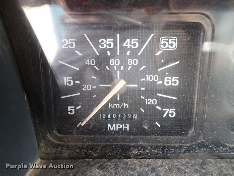 image for item DJ5604 1996 Ford F800  crane truck