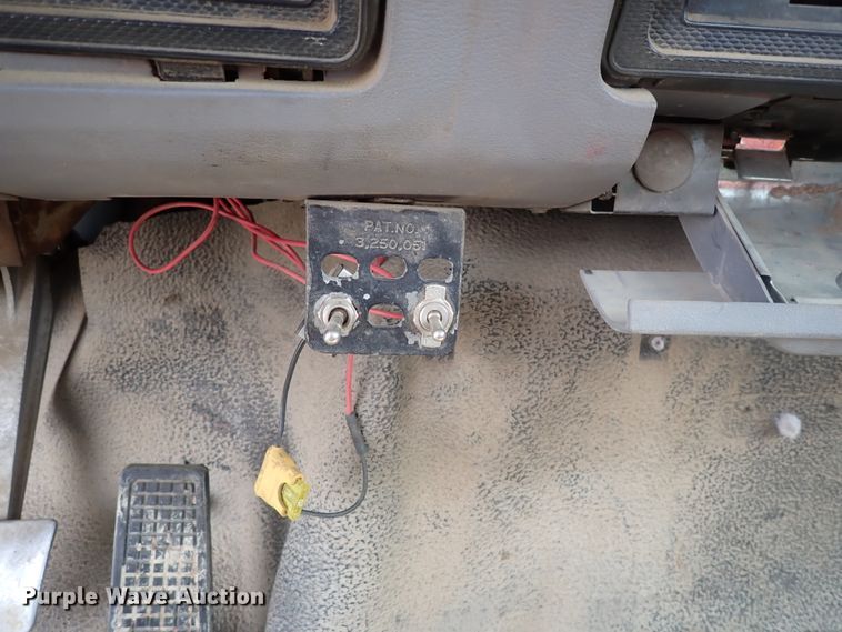 image for item DJ5604 1996 Ford F800  crane truck