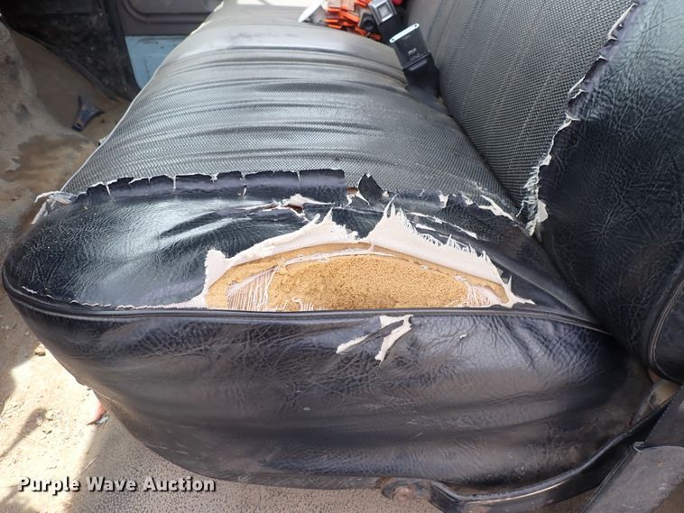 image for item DJ5604 1996 Ford F800  crane truck