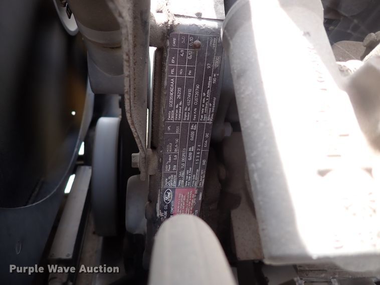 image for item DJ5604 1996 Ford F800  crane truck