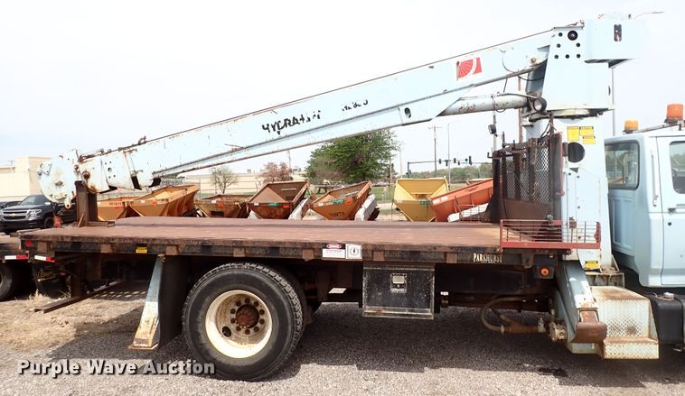 image for item DJ5604 1996 Ford F800  crane truck