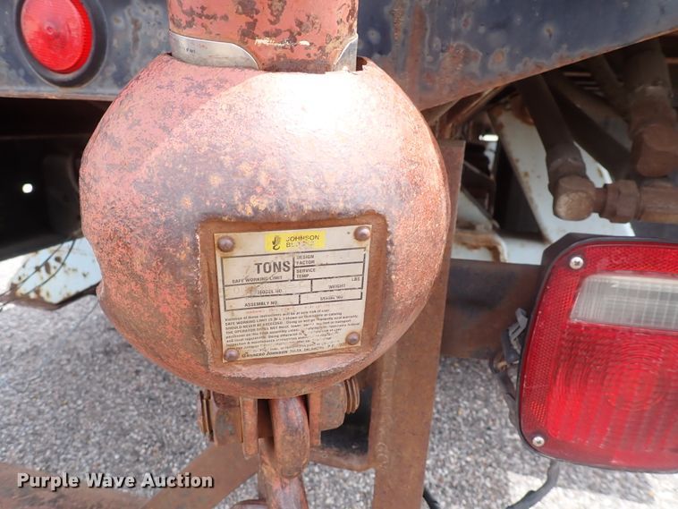 image for item DJ5604 1996 Ford F800  crane truck