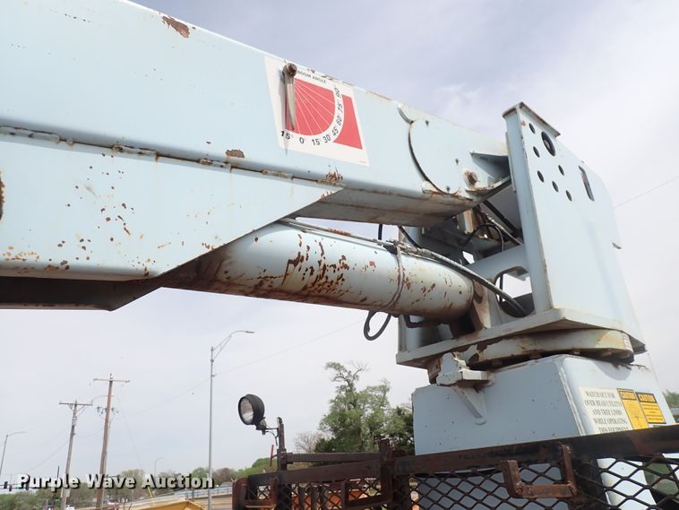 image for item DJ5604 1996 Ford F800  crane truck