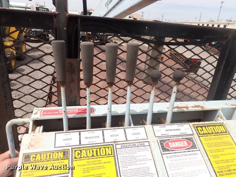 image for item DJ5604 1996 Ford F800  crane truck