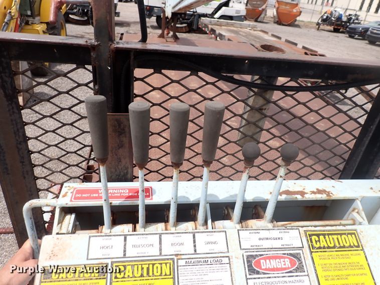 image for item DJ5604 1996 Ford F800  crane truck