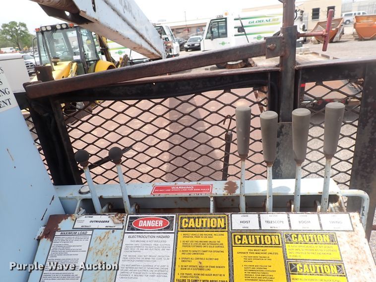 image for item DJ5604 1996 Ford F800  crane truck