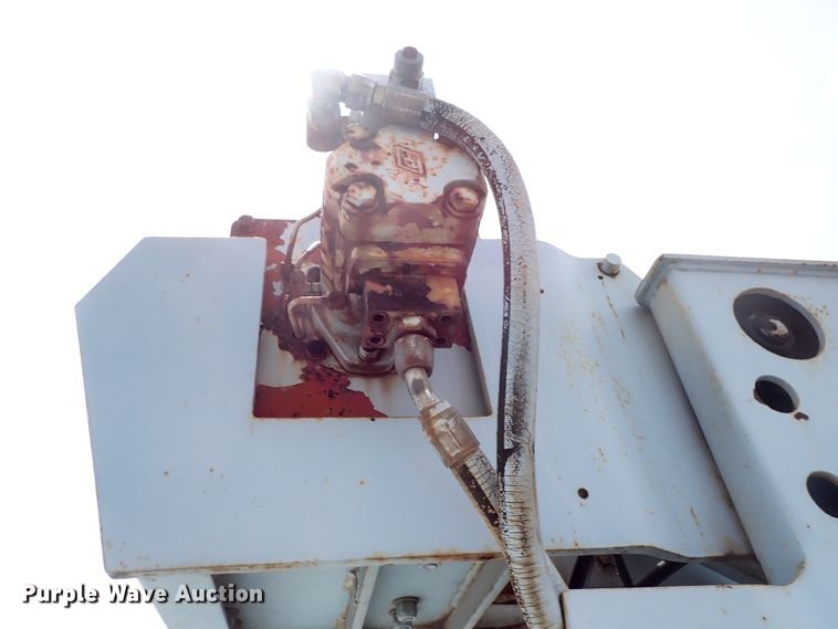 image for item DJ5604 1996 Ford F800  crane truck