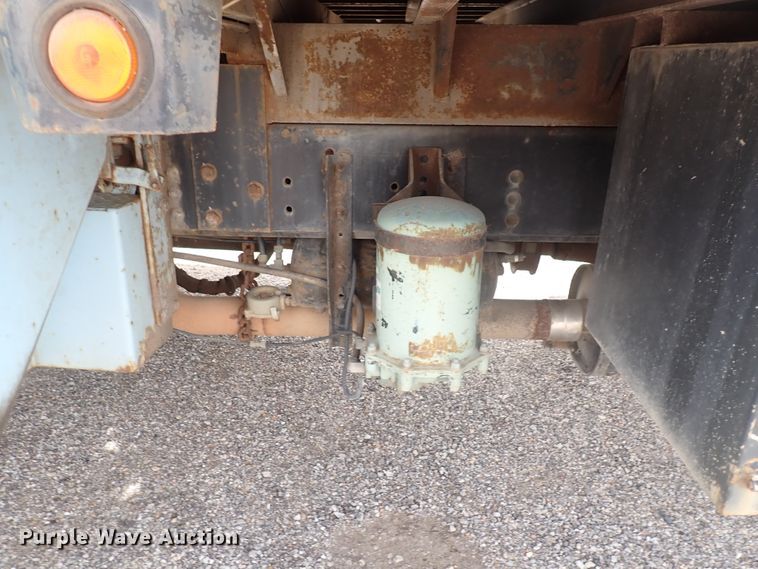 image for item DJ5604 1996 Ford F800  crane truck