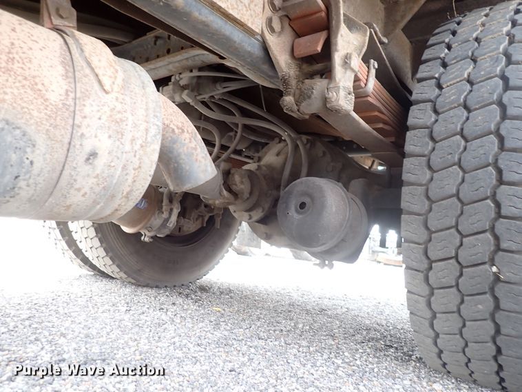 image for item DJ5604 1996 Ford F800  crane truck