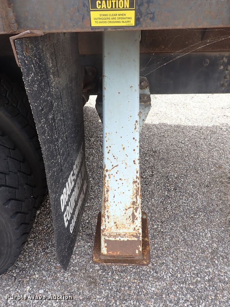 image for item DJ5604 1996 Ford F800  crane truck