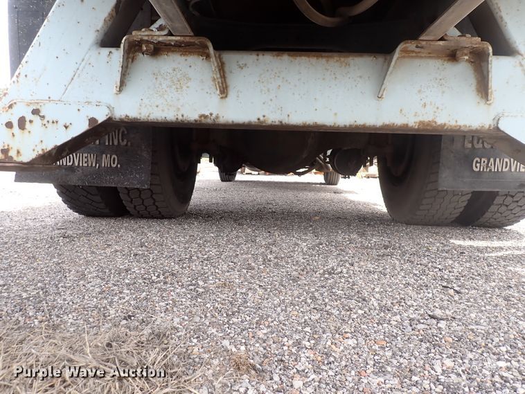 image for item DJ5604 1996 Ford F800  crane truck