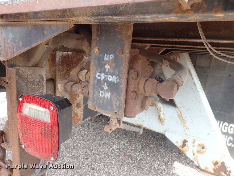 image for item DJ5604 1996 Ford F800  crane truck