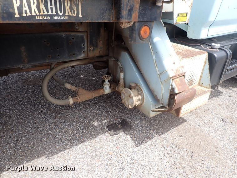 image for item DJ5604 1996 Ford F800  crane truck