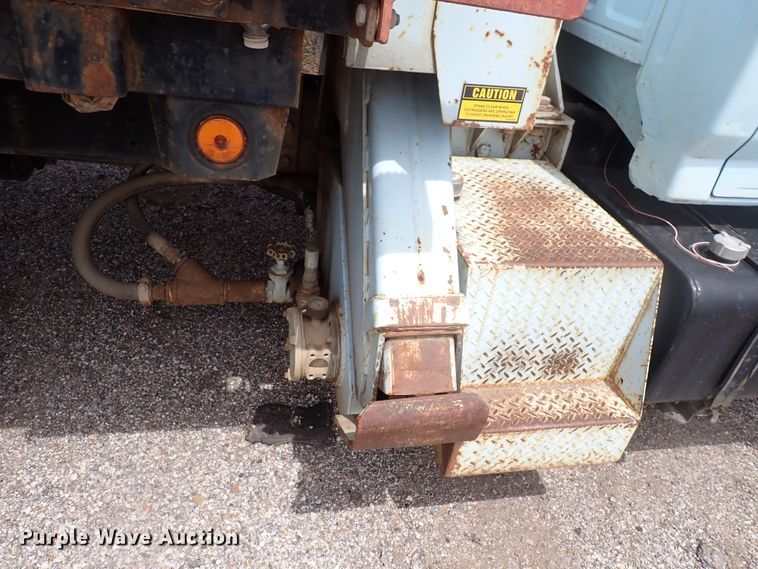 image for item DJ5604 1996 Ford F800  crane truck