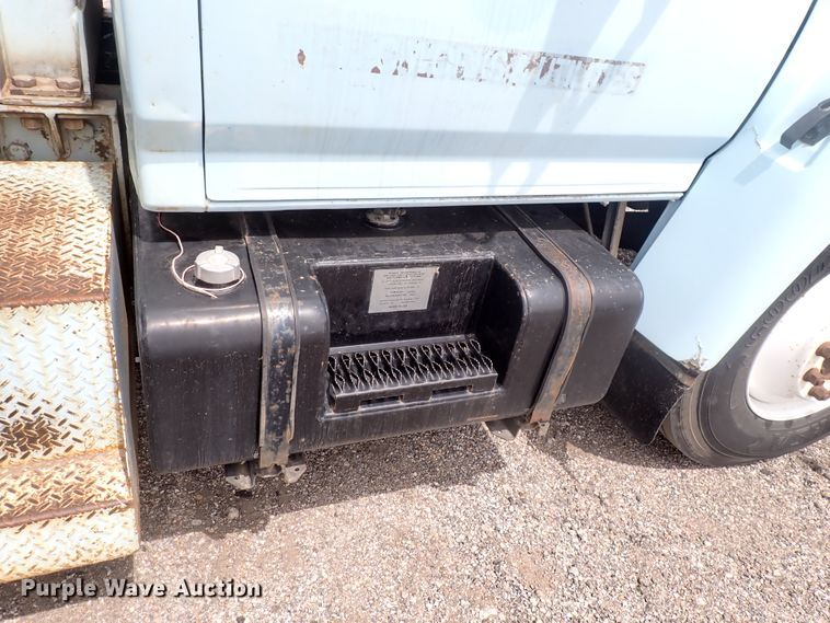 image for item DJ5604 1996 Ford F800  crane truck