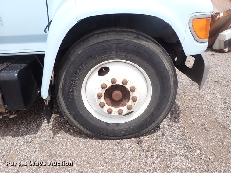 image for item DJ5604 1996 Ford F800  crane truck