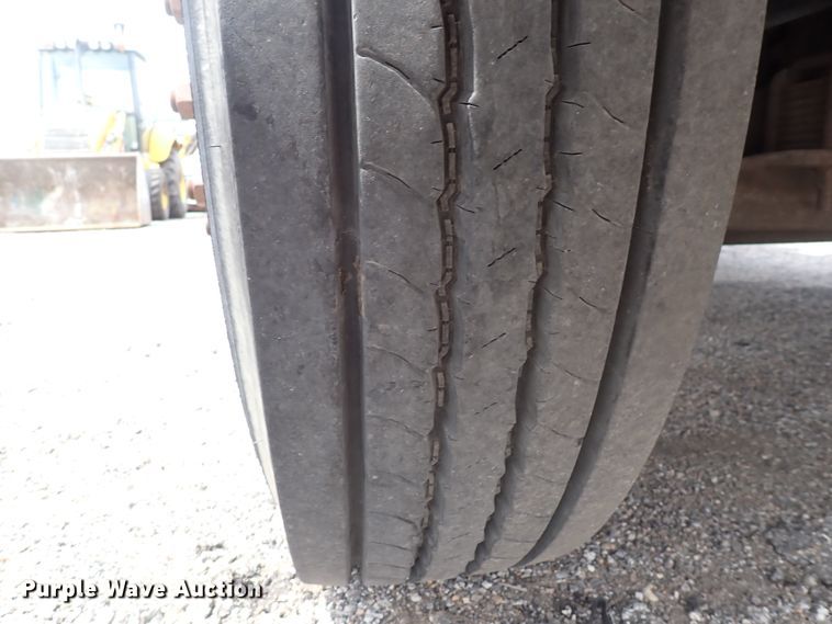 image for item DJ5604 1996 Ford F800  crane truck